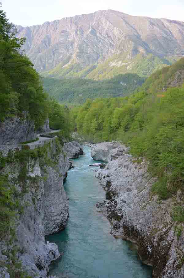 Pogled z mostu (leva stran - smer: iz Kobarida)