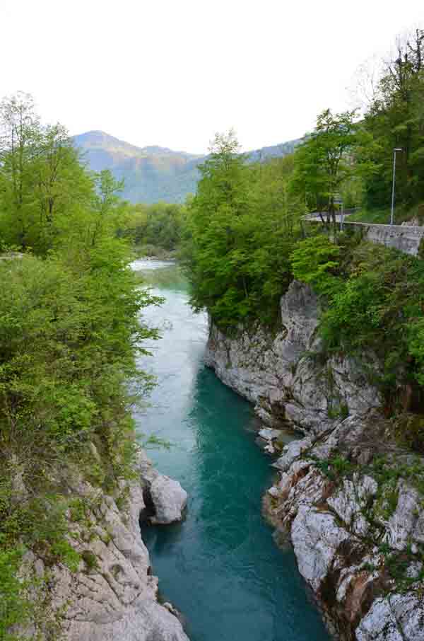 Pogled z mostu (desna stran - smer: iz Kobarida)