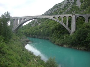 Pogled na solkanski kamniti most