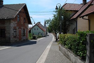 Glavna ulica - trg v vasi Stari trg